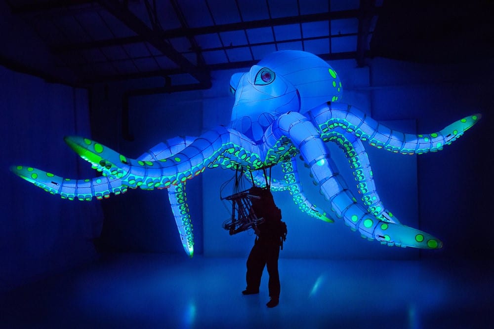 4m high 7m wide inflatable Octopus puppet with digital LED lighting